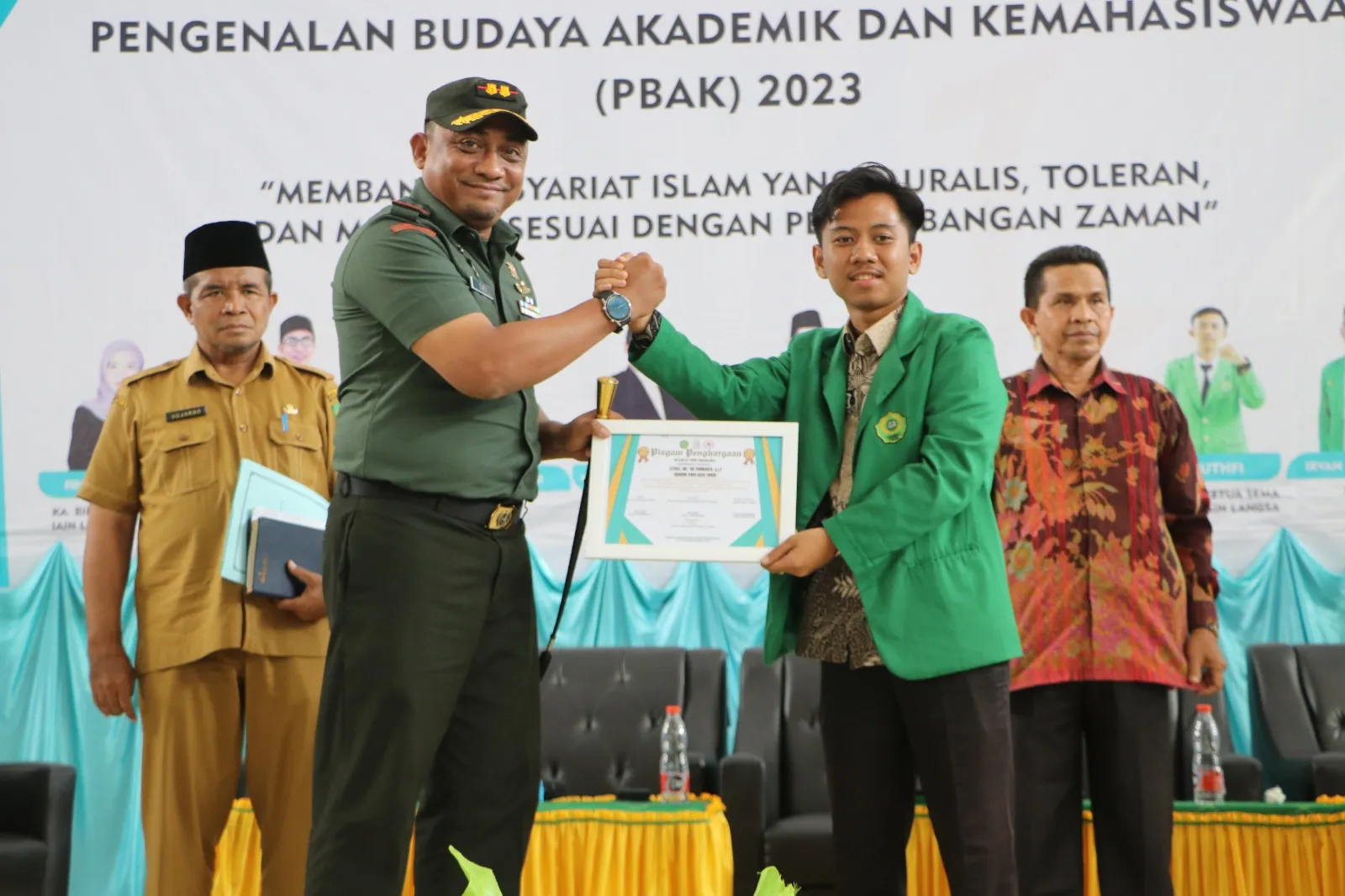 Dandim 0104/Atim Beri Pembekalan Wasbang Ke Mahasiswa Baru IAIN