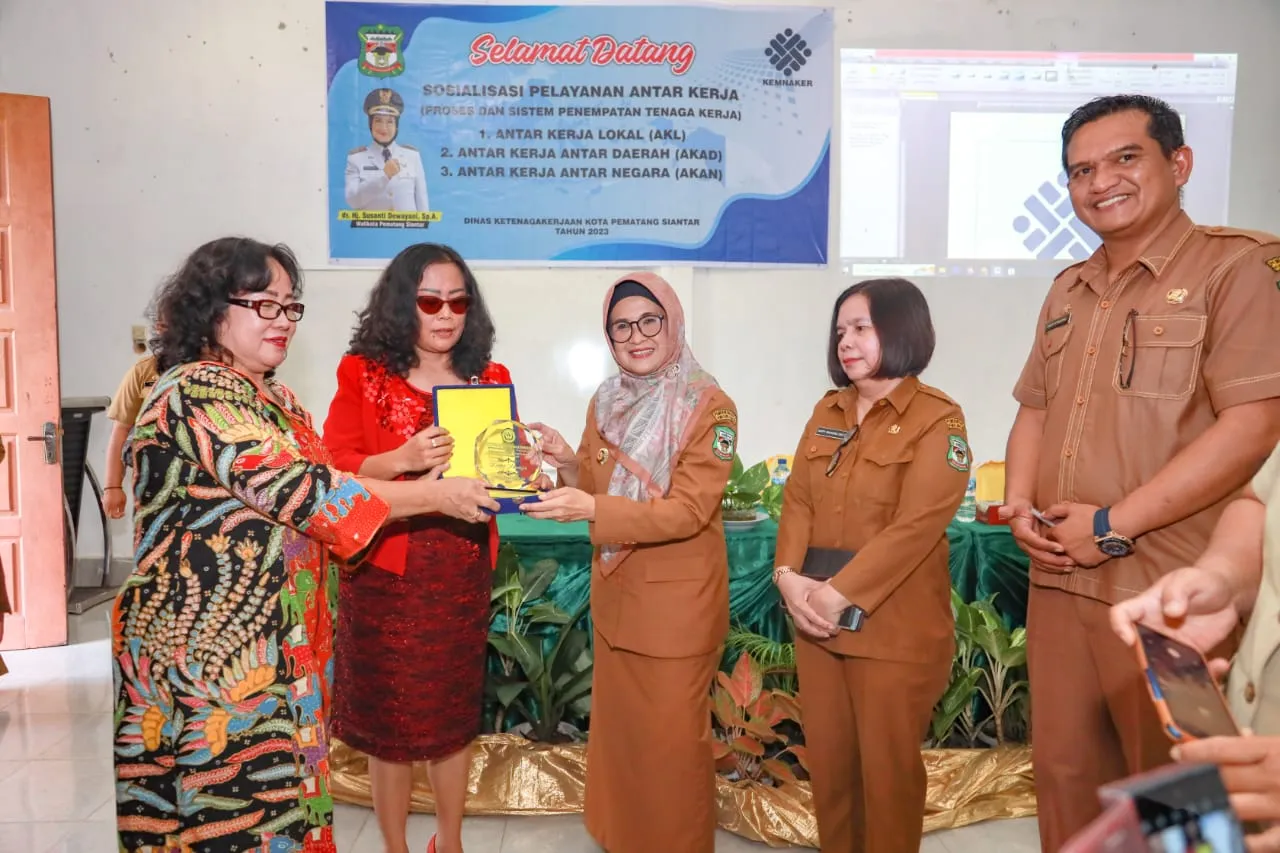 Wali Kota P. Siantar Hadiri Sosialisasi Pelayanan Antar Kerja