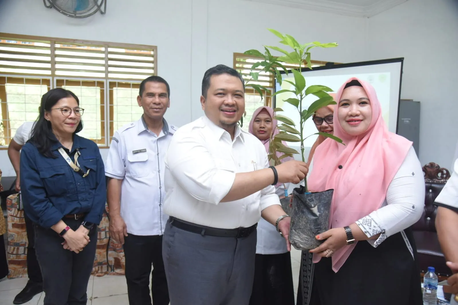 Bupati Tapsel Dukung Sekolah Peserta Gerakan PBLHS