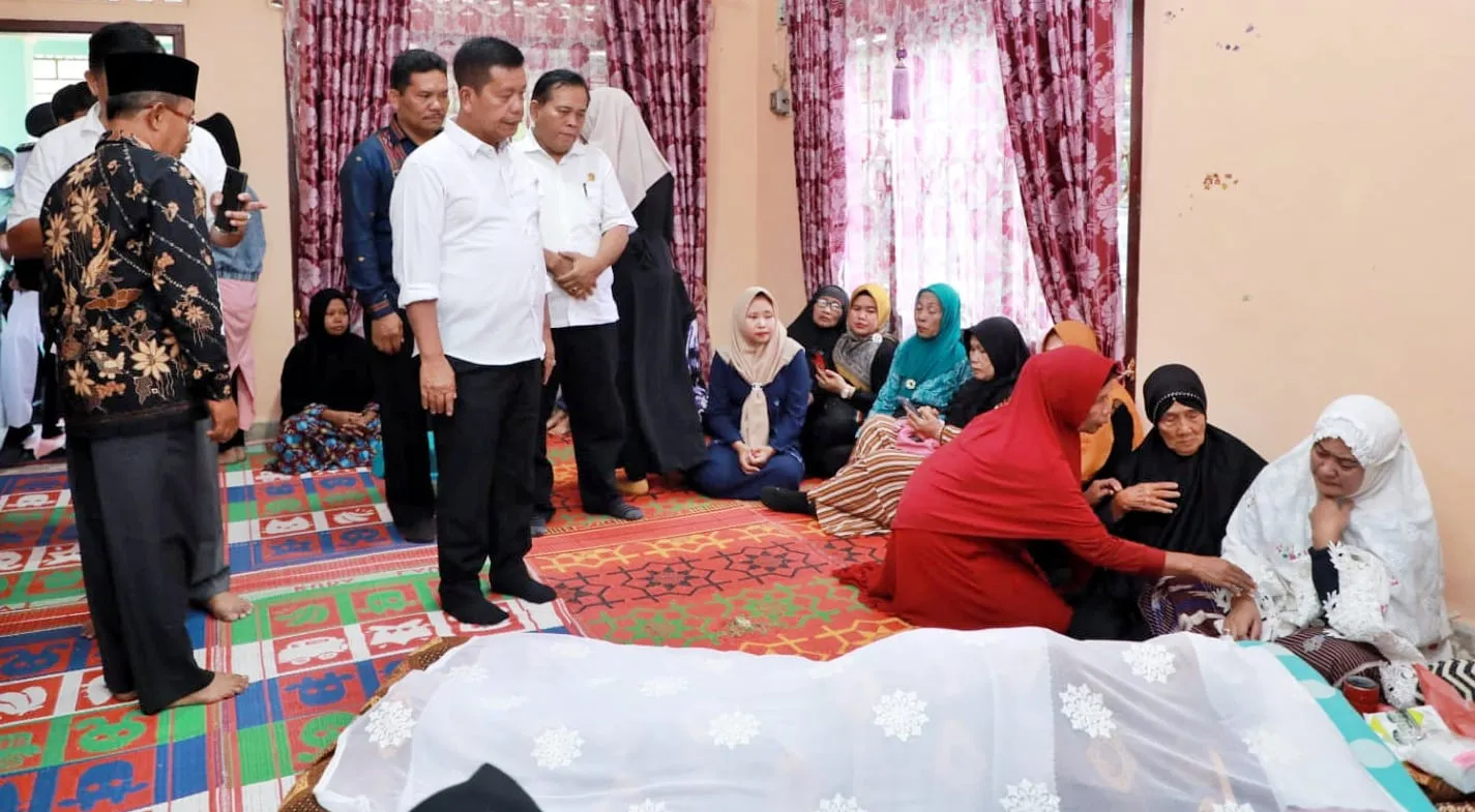 Bupati Simalungun Melayat Ke Rumah Duka Pangulu Sibunga - bunga