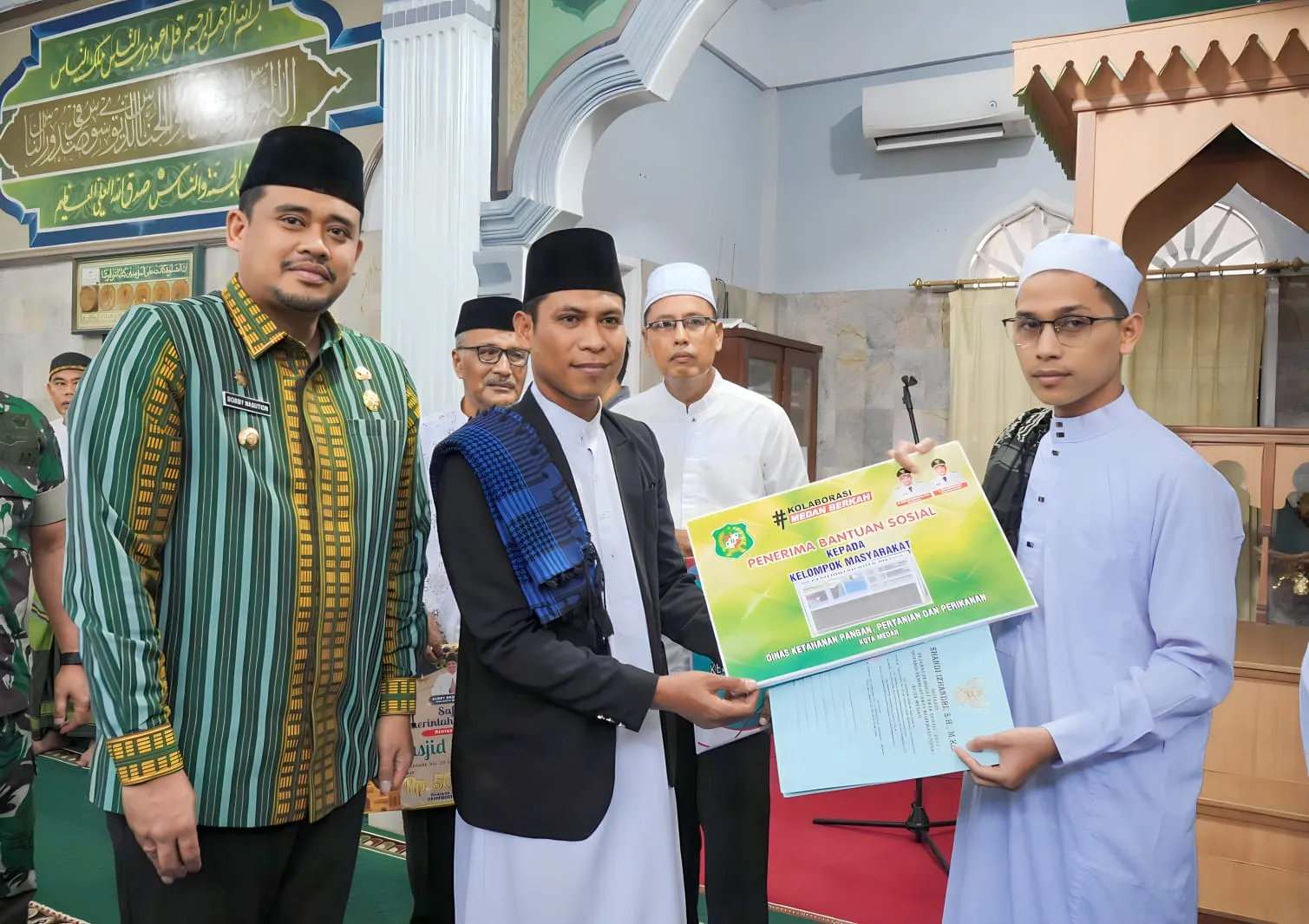 Bobby dan PPD Gotong Royong Bantu Dana Pembangunan Menara Masjid Nurul Huda