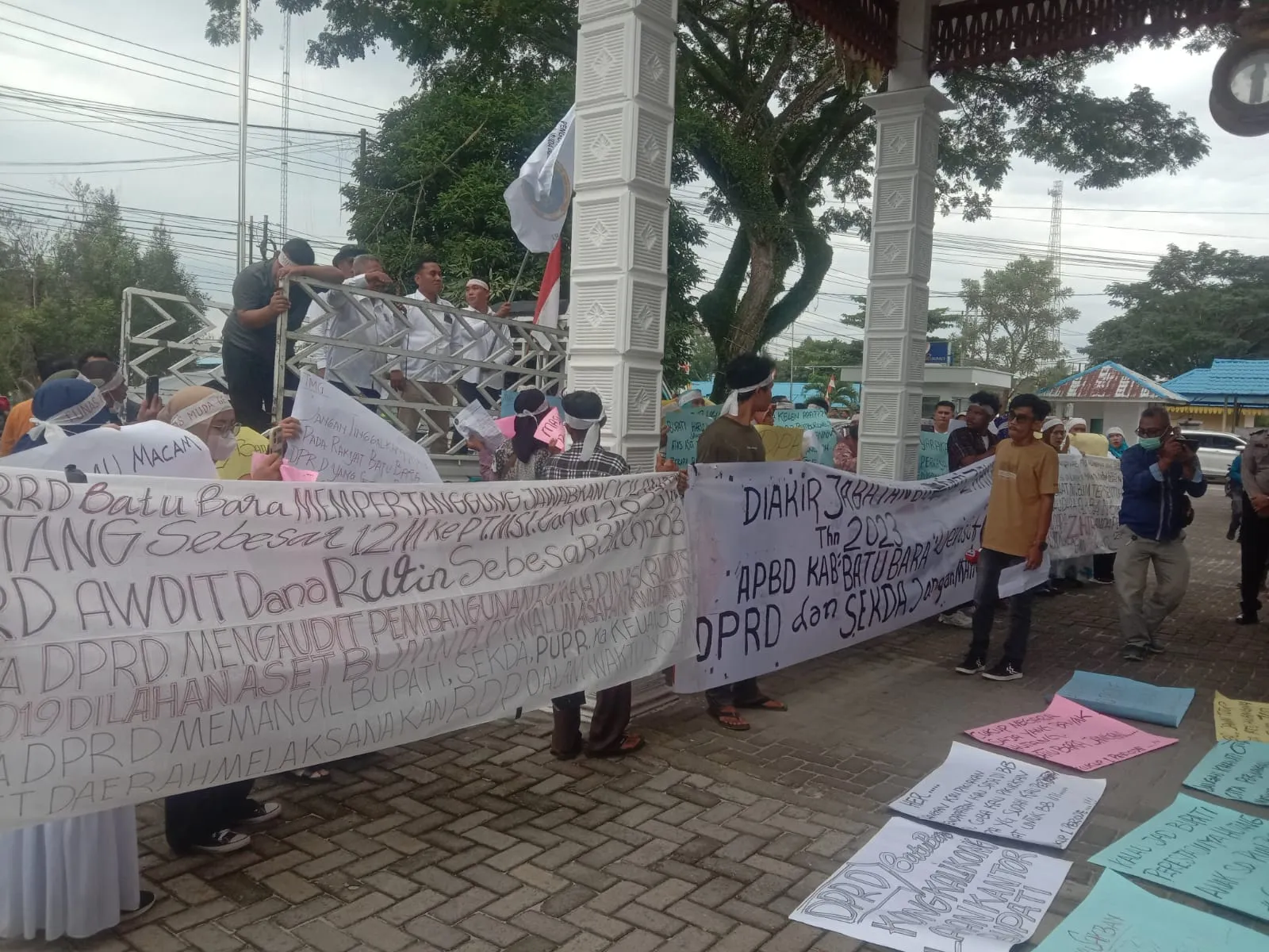 TM Gemkara Unjuk Rasa di Kantor Bupati dan DPRD Batubara