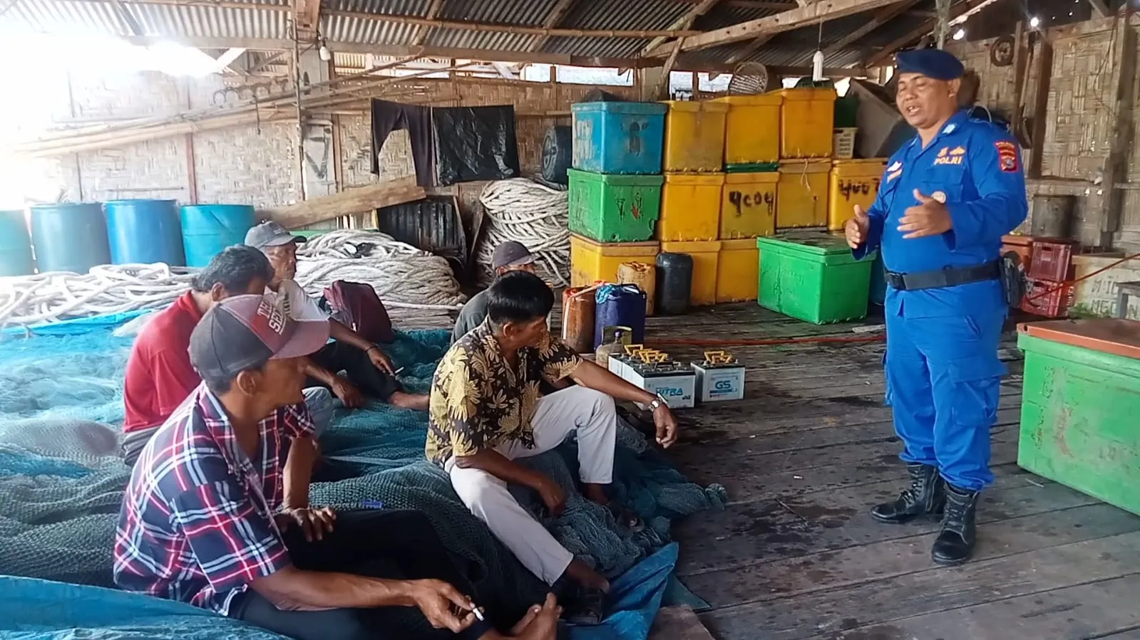 Satpol Airud Polres Sergai Monitoring dan Berikan Penyuluhan Batas Tangkapan Nelayan.