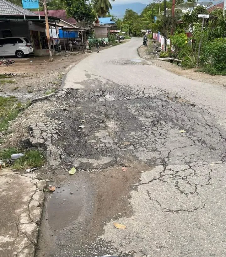 PUPR Perbaiki Jalan Kabupaten Rusak
