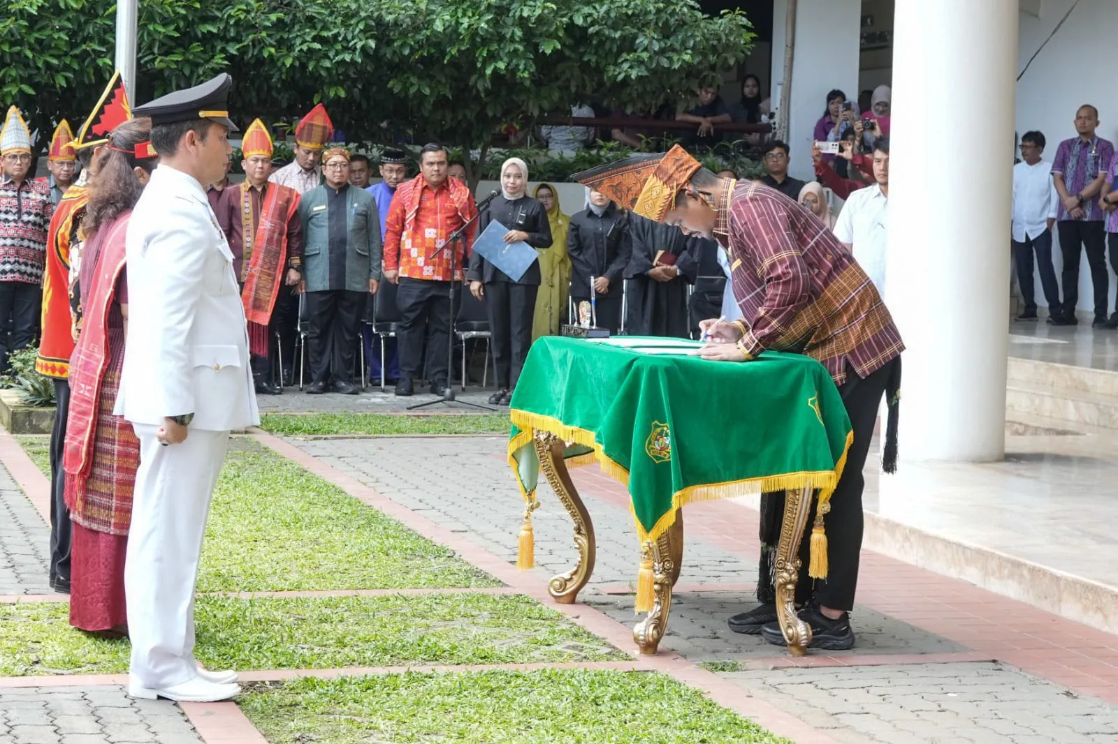 Bobby Lantik 111 Pejabat Administrasi, 6 Camat dan 3 Kabag Setdako Medan