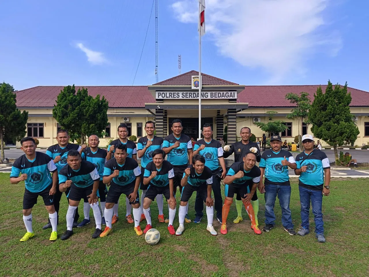 Semarakkan Haornas, Pertandingan Sepakbola Tim Polres Sergai Vs Tim  PWI Sergai