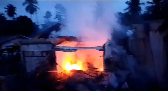 Enam Kios Di Nagan Raya Terbakar