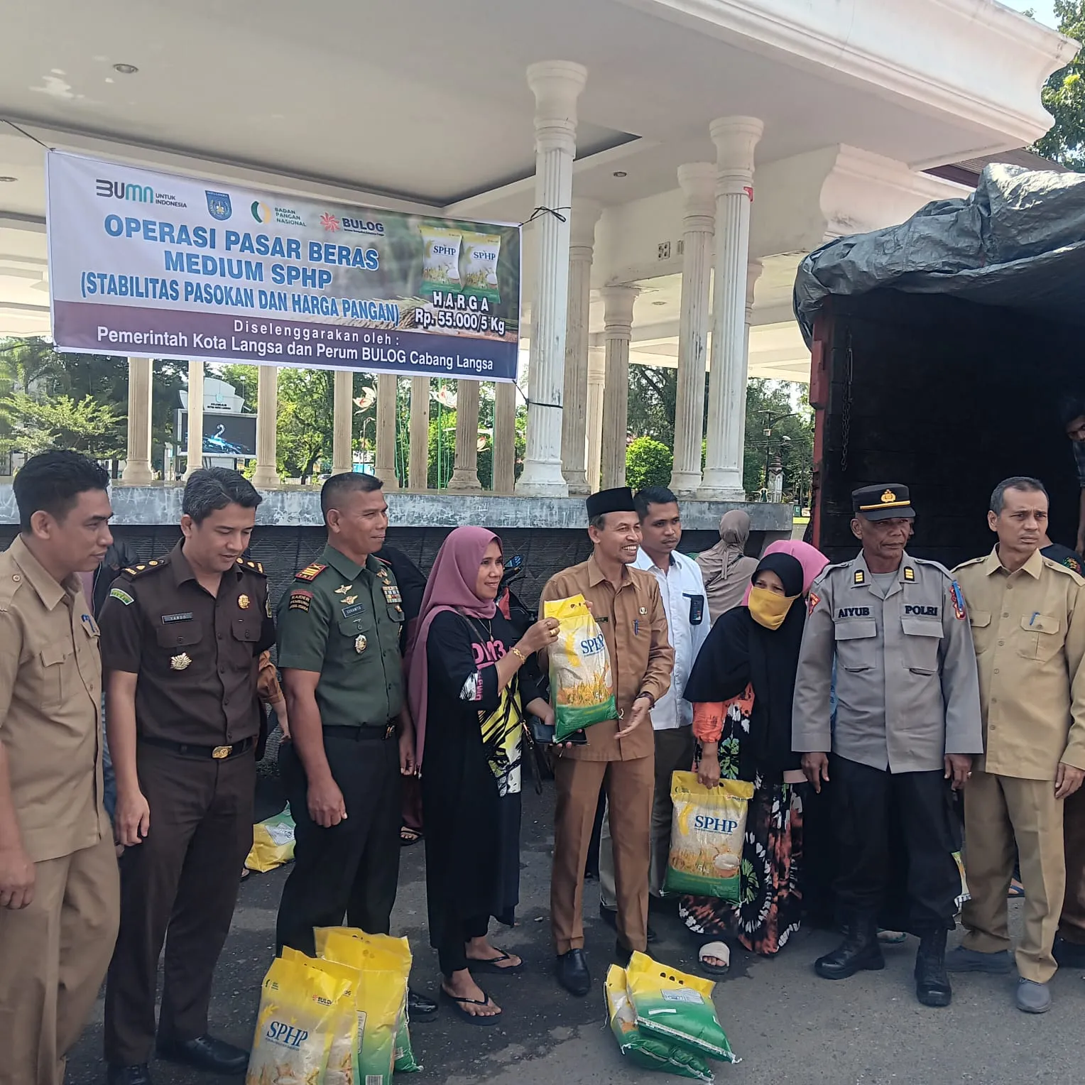 Bulog Langsa Gelar Pasar Murah