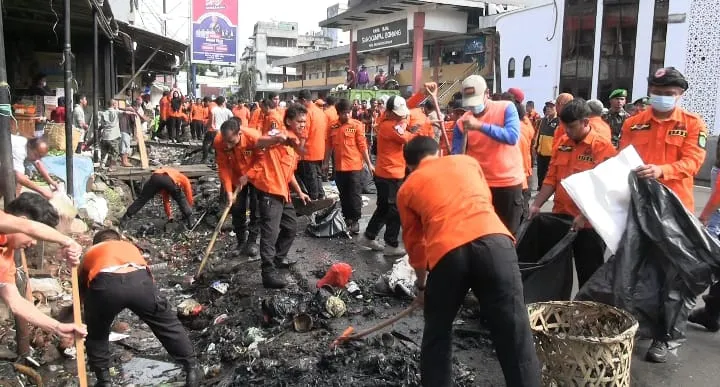 Tim Gabungan Tertibkan PKL dan Parkir Liar di Jalan Thamrin Kota P.Sidimpuan