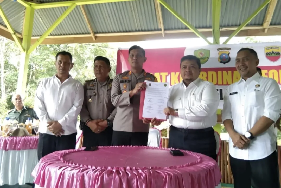 Bupati - Kapolres Tapsel Bentuk Desa Sialogo Kampung Bebas Narkoba