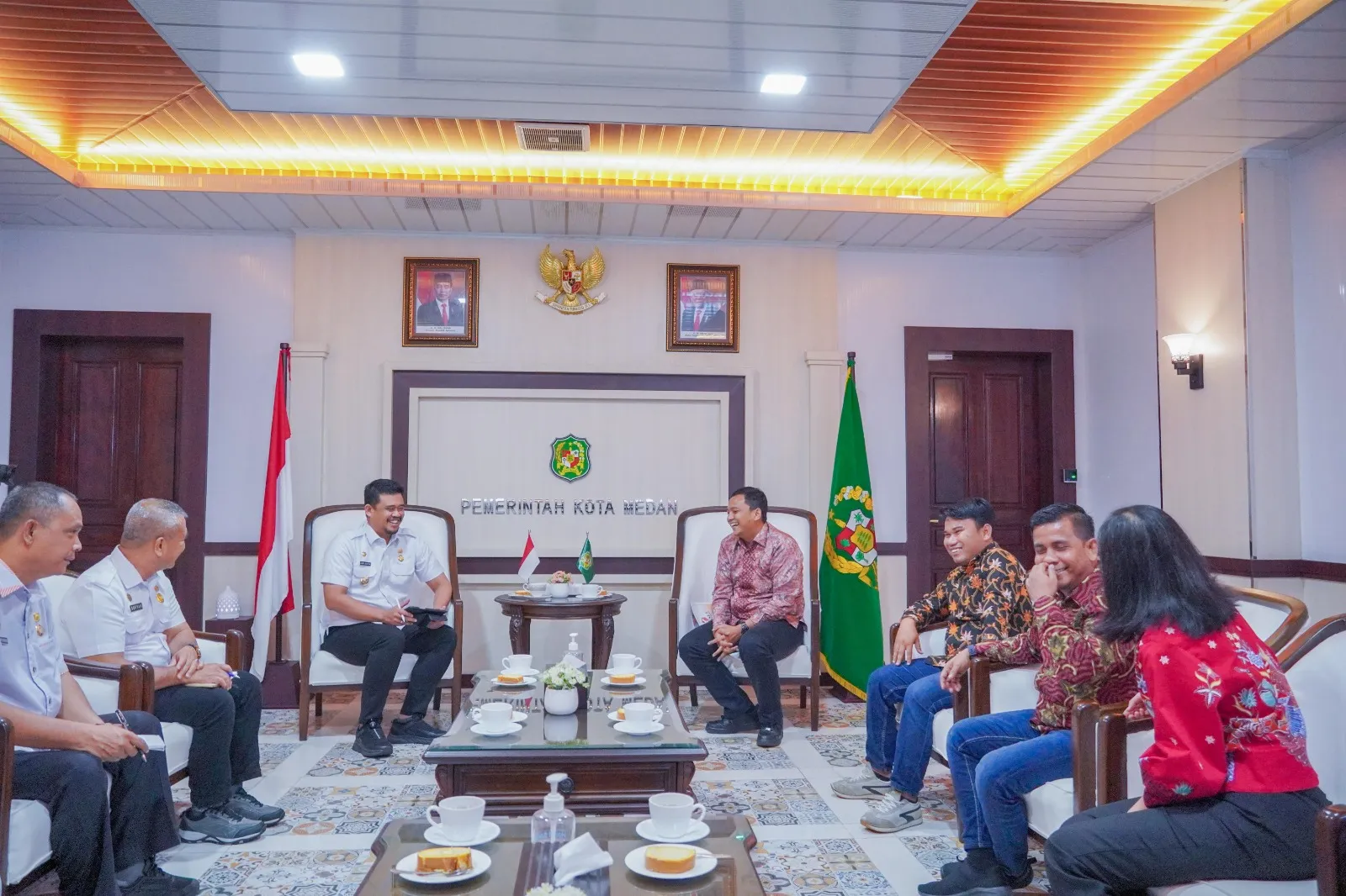 Usai Resmikan KriyaNusa, Ibu Negara Kunjungi Stand Dekranasda Medan