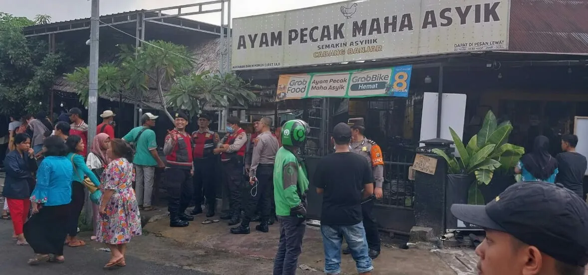 Rumah Makan Ayam Pecak Maha Asyik Terbakar