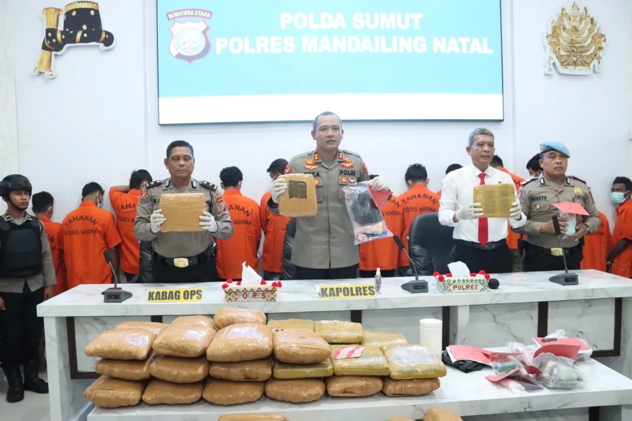 Polres Madina Amankan 68 Gram Sabu, 92 Kg Ganja