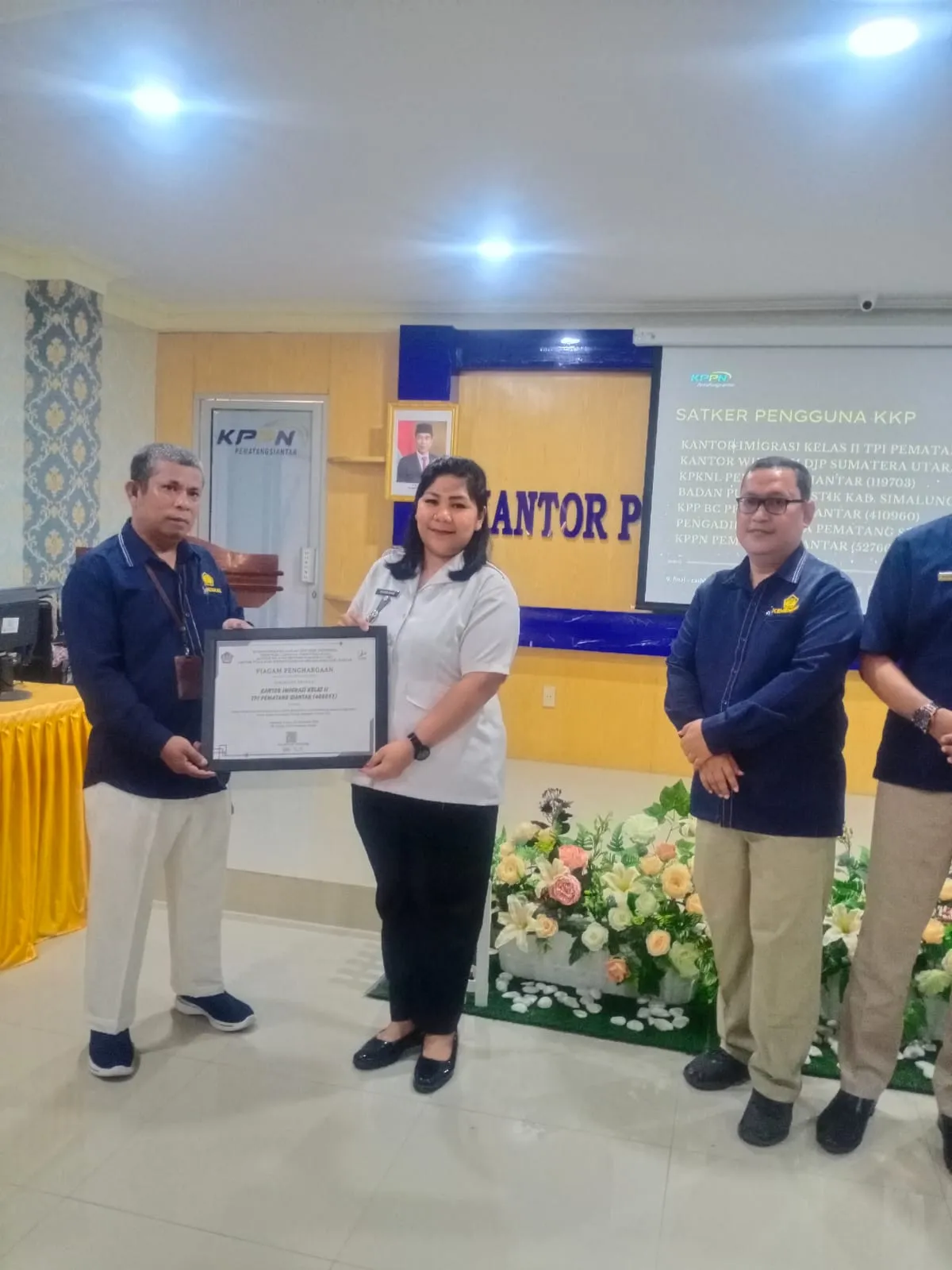 Imigrasi Kelas II TPI P. Siantar, Kanwil Kemenkumham Sumut Terima Penghargaan 