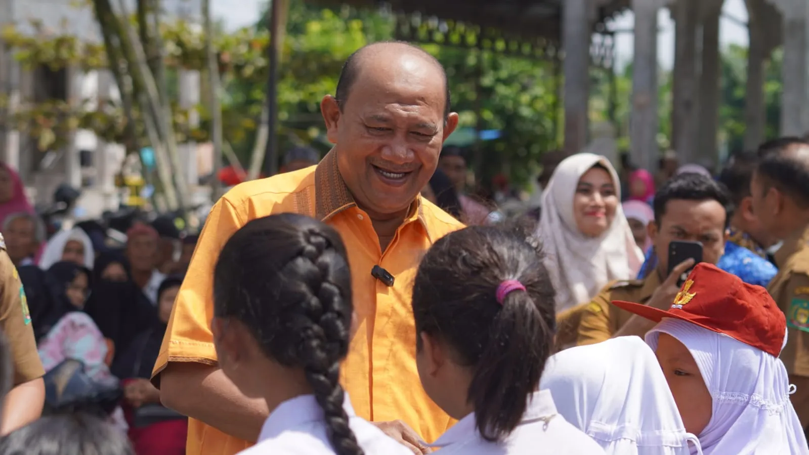 Akui Penggali Kubur & Bilal Mayit Tugas Mulia, Syah Afandin Bangga Salurkan Bansos Langsung