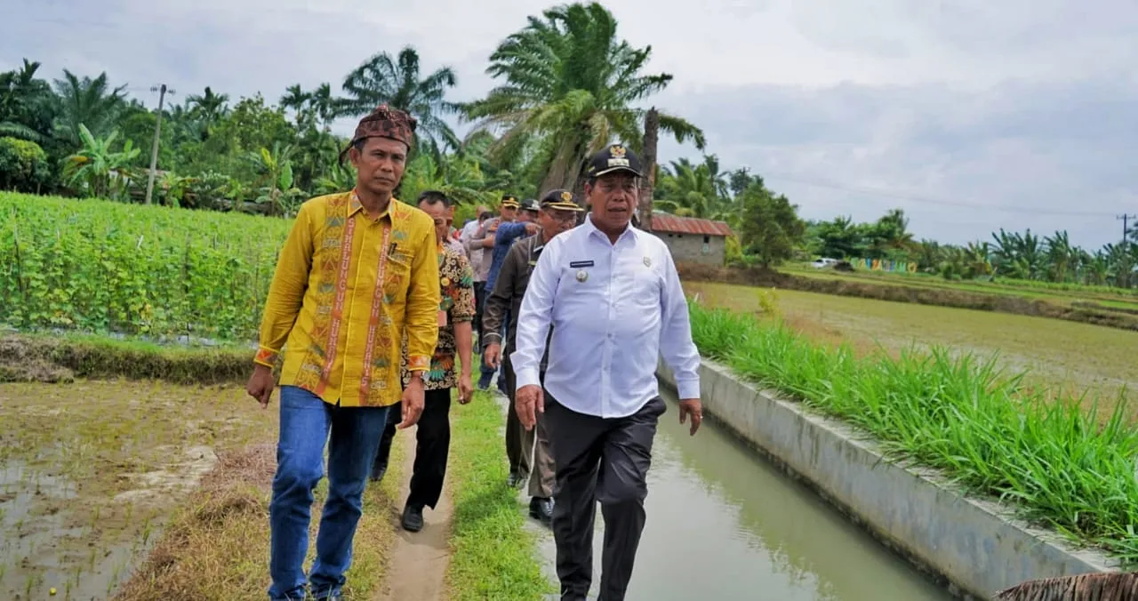 Masyarakat Mengeluhkan Irigasi di Huta Bayuraja, Bupati Simalungun Respon Turun ke Titik Irigasi