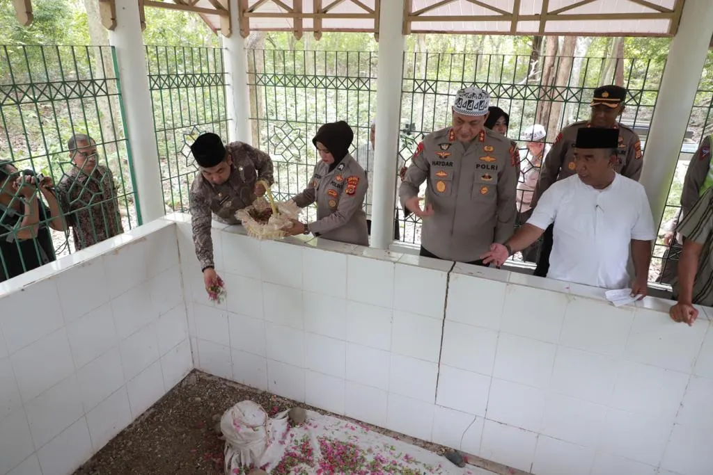 Pj Bupati Aceh Besar dan Kapolda Aceh Ziarah ke Makam Panglima Polem