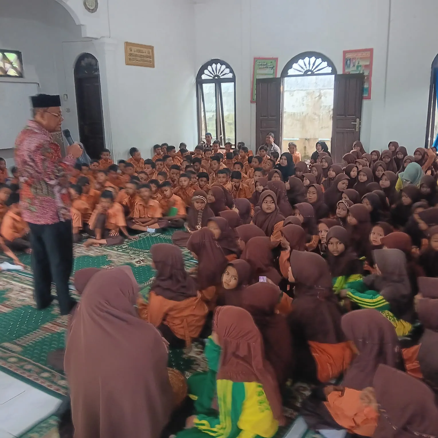 Ketua MAA Langsa Ajak Anak-anak SD Belajar Cara Bersuci Secara Benar