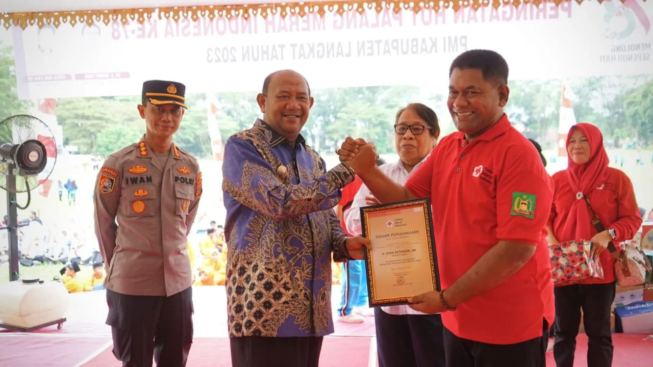 Peringati HUT Ke-78, Syah Afandin Terima Penghargaan Pembina PMI Langkat