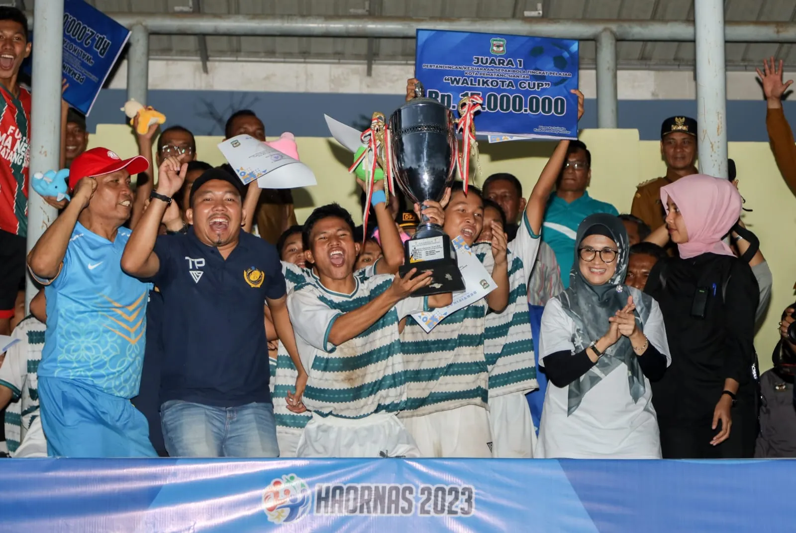 dr Susanti Saksikan Pertandingan Final Wali Kota Cup 2023