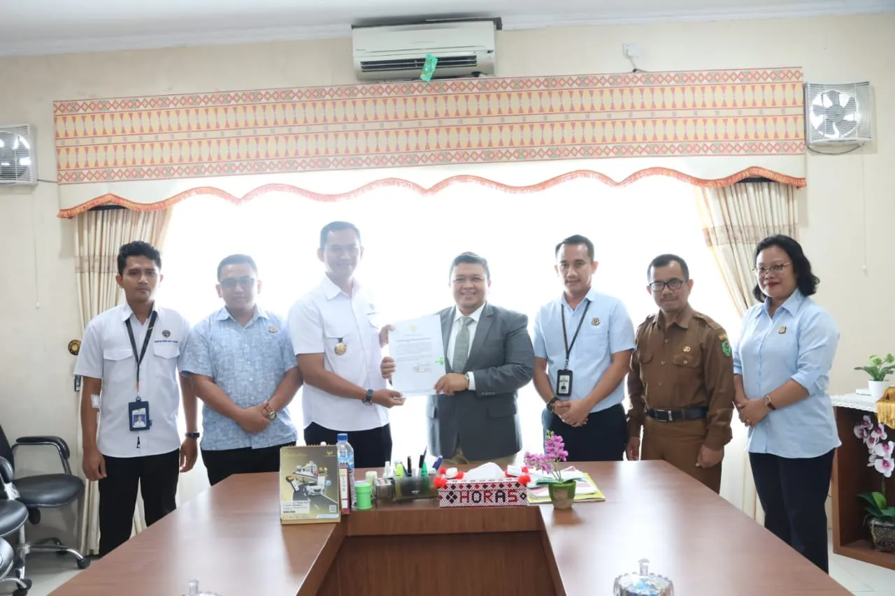 Bupati Tapsel Teken Hibah Dukungan Peningkatan Prasarana Bandar Udara Aek Godang