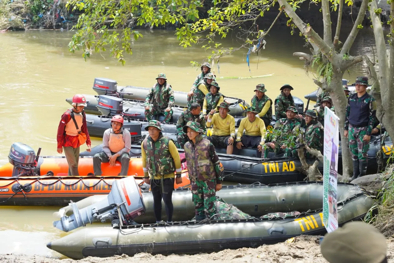 Kasad Jenderal Dudung Abdurachman Bersama Bobby Nasution Susuri Sungai Deli