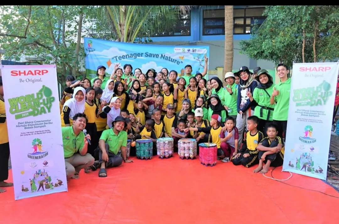 Aksi Bersih-Bersih Rayakan World Clean Up Day Sharp Grenerator