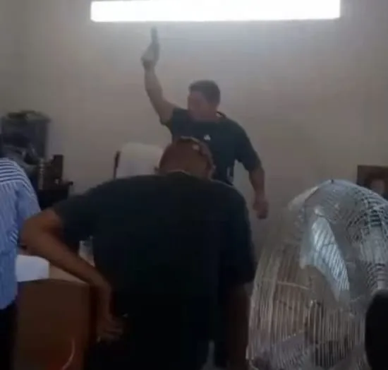 Polisi Amankan Pengusaha Tionghoa Yang Letuskan Senpi Di Depan Para Buruh