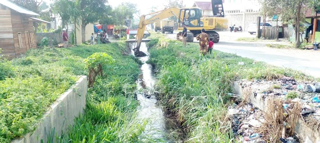Dinas PUPR Madina Minta Warga Jangan Buang Sampah Ke Irigasi