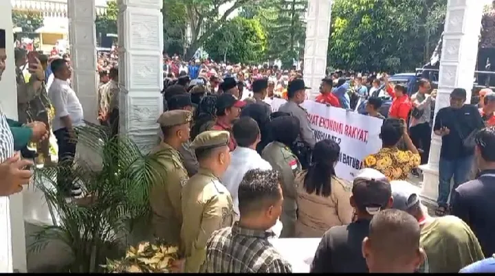 Aksi Damai Dukung Bupati Zahir 2 Periode