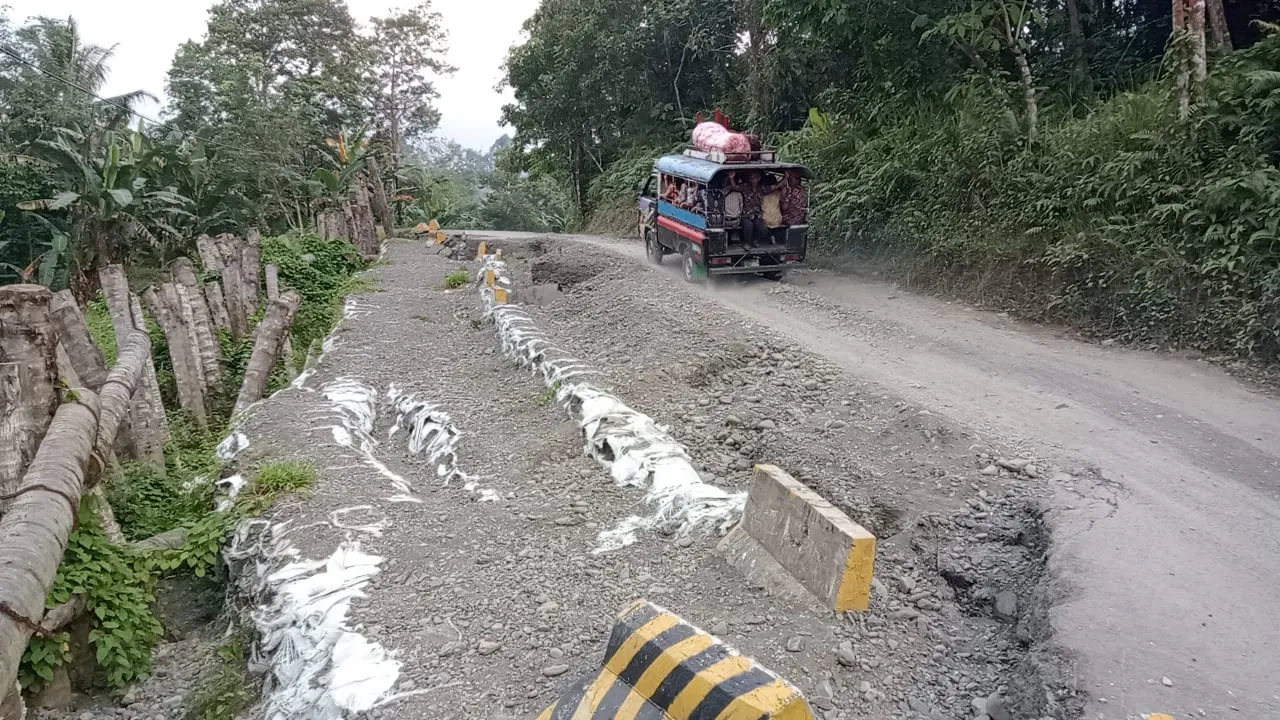 Jalan Nasional Km 52 Lolomaya Nisel Ambles