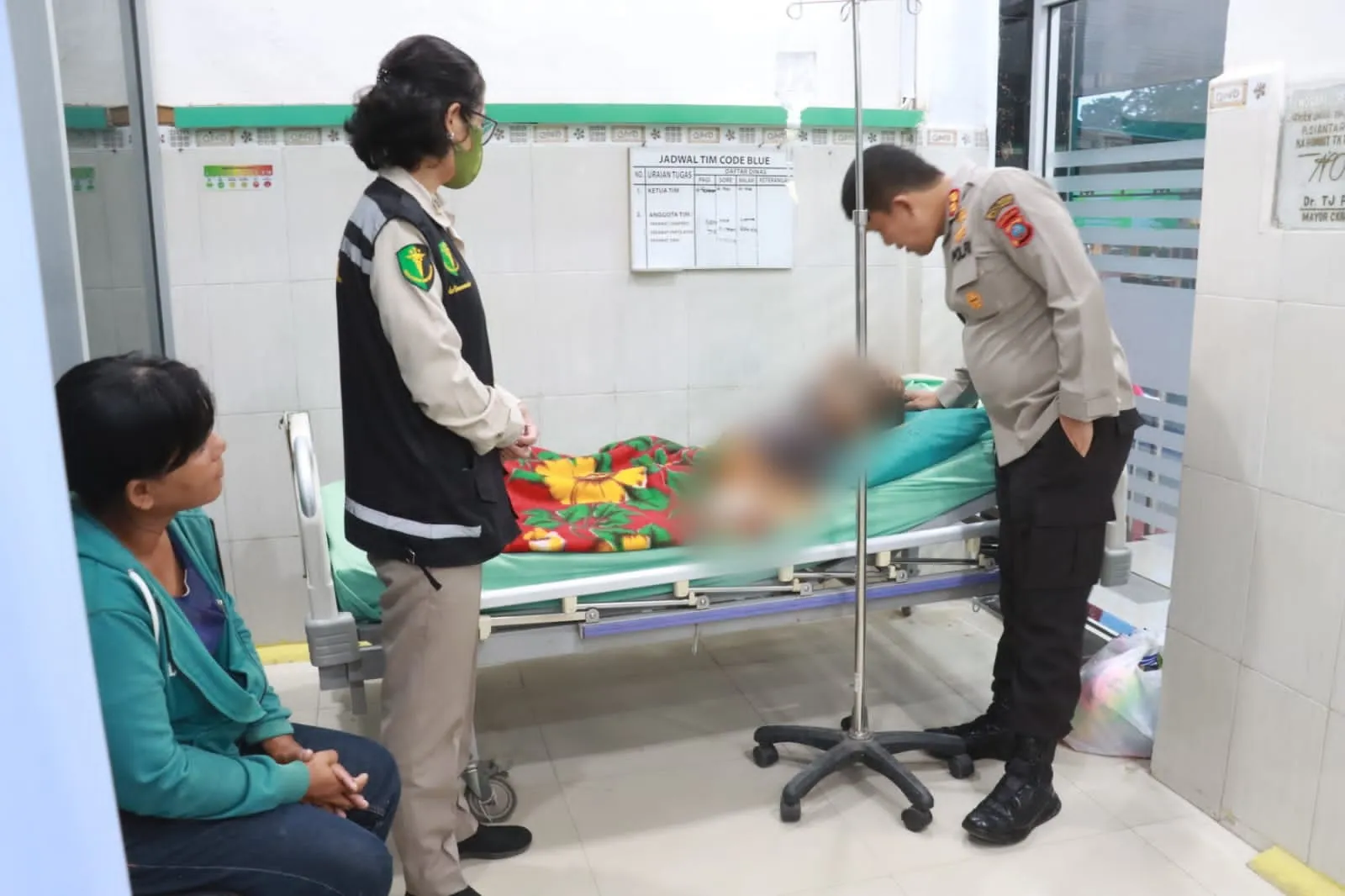 Kapolres Simalungun Bawa Korban Penganiyaan Ke Rumah Sakit