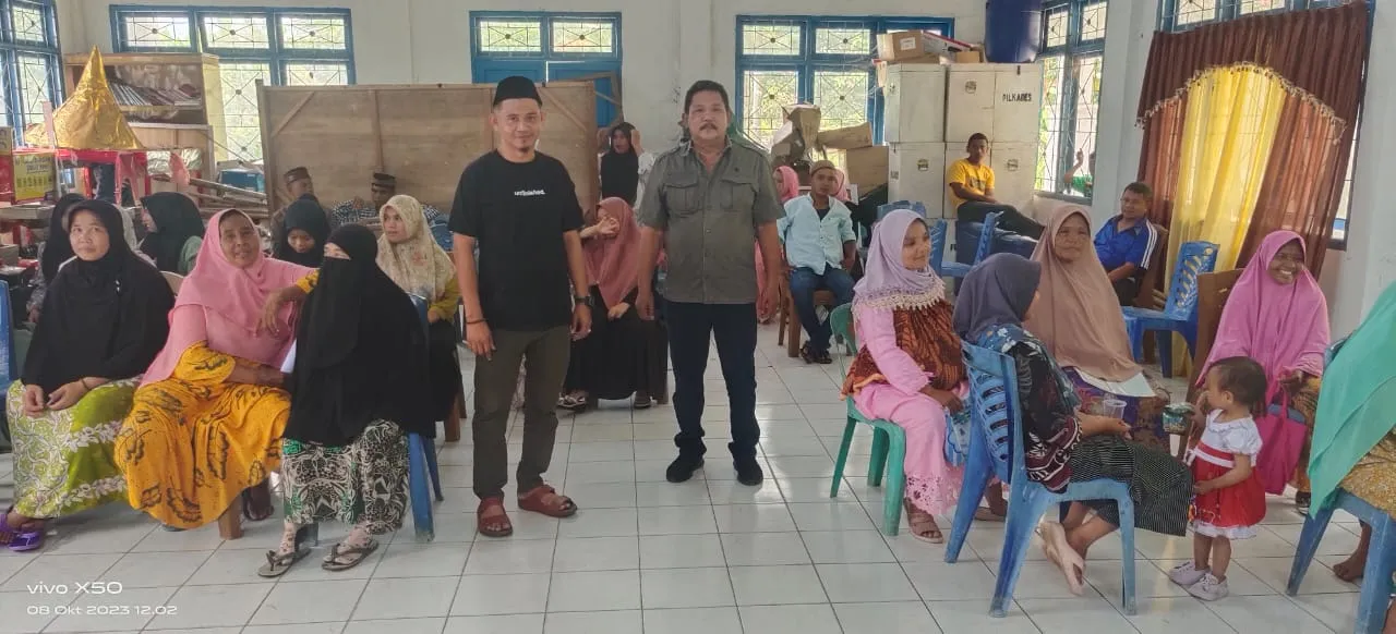 Warga Panyabungan Timur "Serbu" Pelayanan Adminduk Keliling