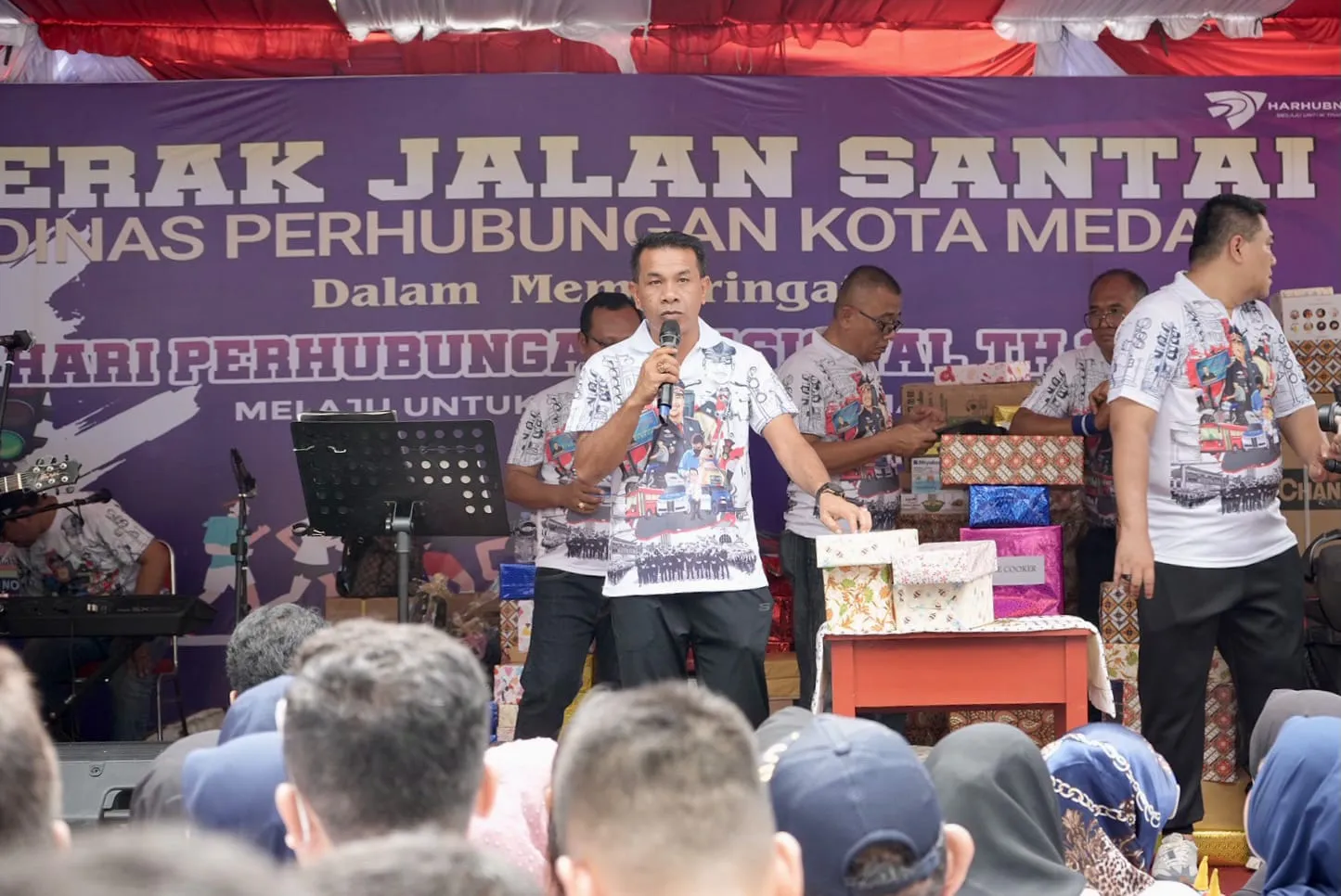 Peringati Harhubnas 2023, Seribuan Peserta Ikut Jalan Santai Bersama Keluarga Dishub
