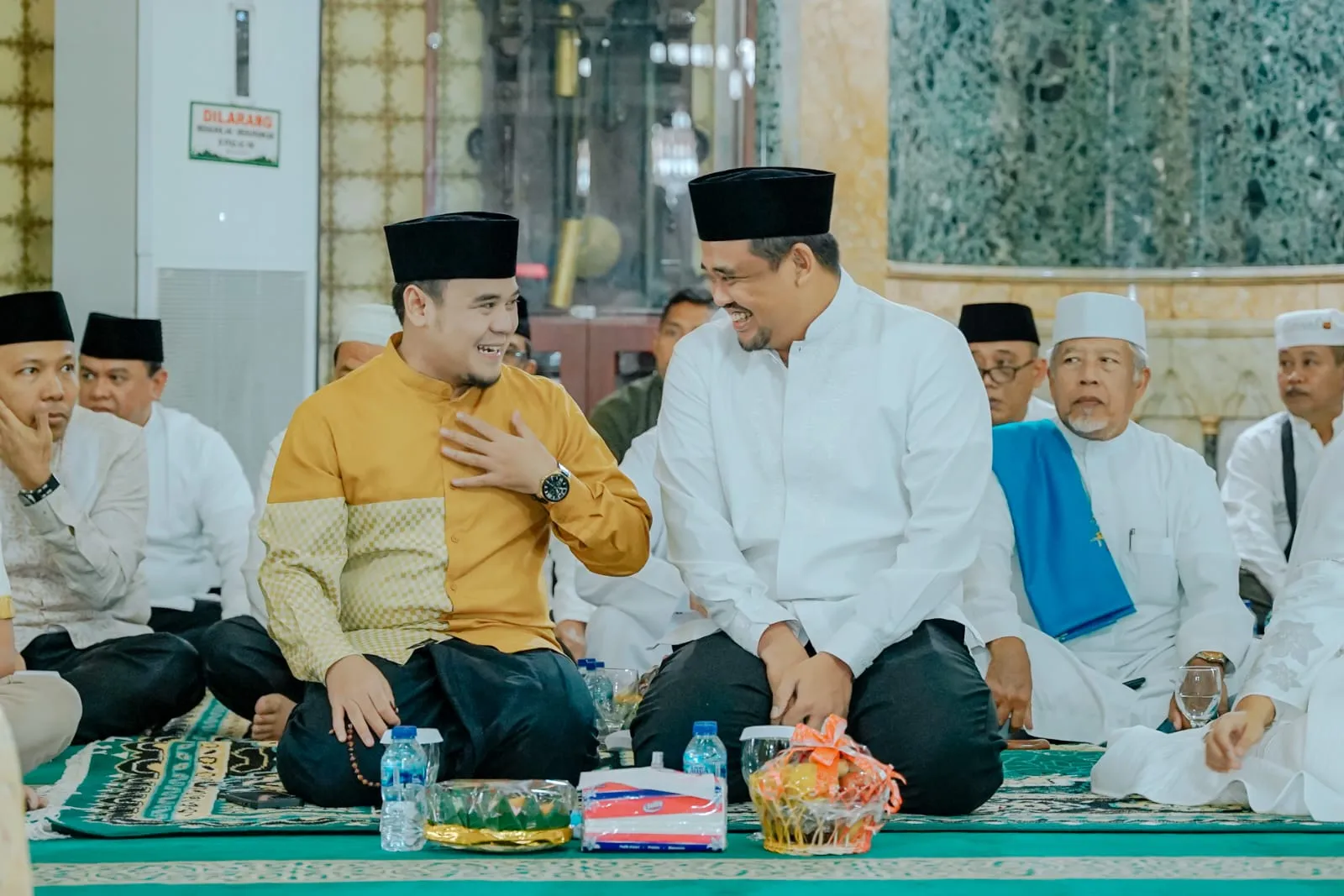 Bobby dan Kahiyang Ayu Hadiri Peringatan Maulid Nabi di Masjid Raya Al Mashun Medan