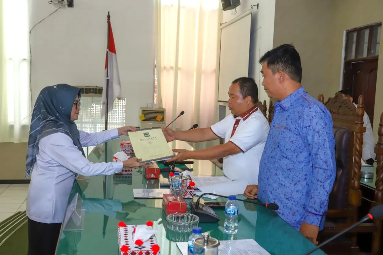 Wali Kota P. Siantar Sampaikan Nota Jawaban Pemandangan Umum Fraksi DPRD