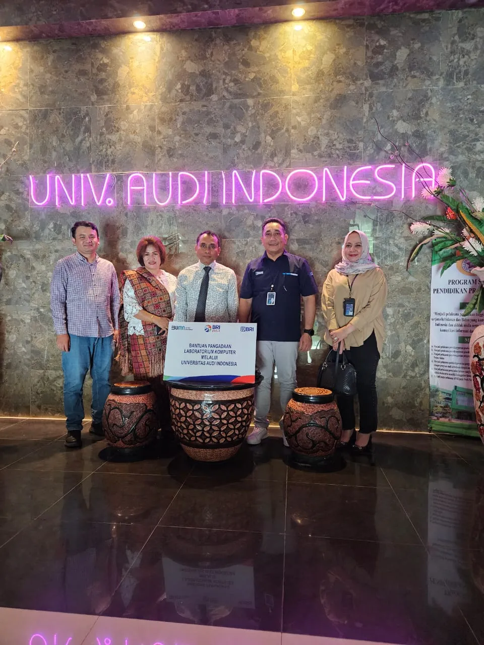 BRI BO Medan Thamrin Berikan Bantuan Komputer Ke Universitas Audi Indonesia
