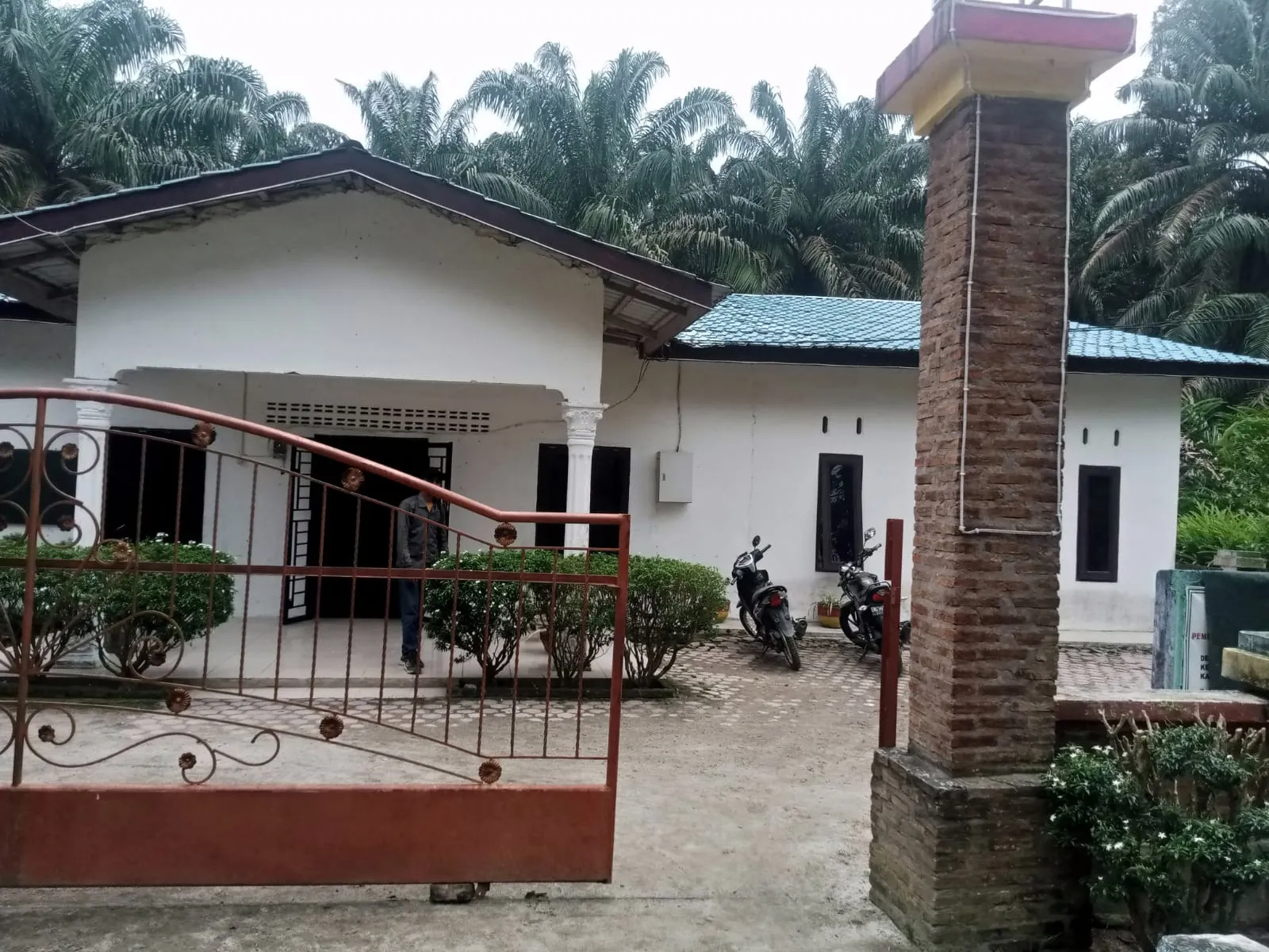 Kades Perkebunan Bandar Pulau Dituding Tidak Transparan Dalam Pengelolaan APBDes