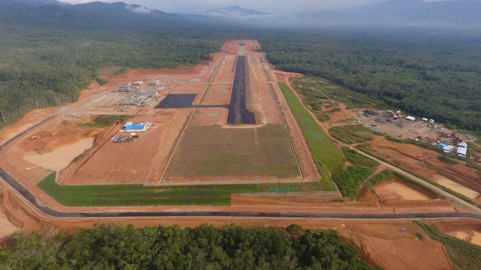 April 2024, Bandara AH Nasution Didarati Pesawat Type ATR 72