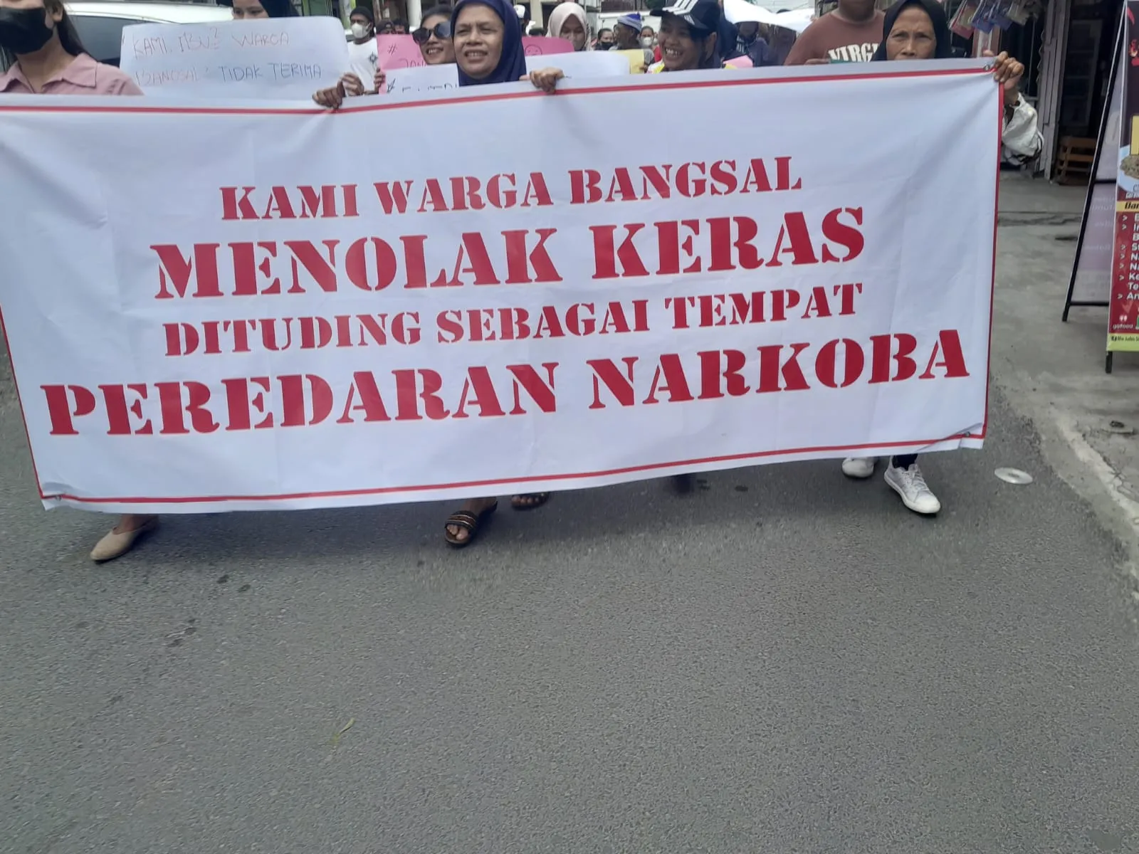 Tak Terima Kampungnya Disebut Markas Narkoba, Warga Demo Ke Polres P. Siantar