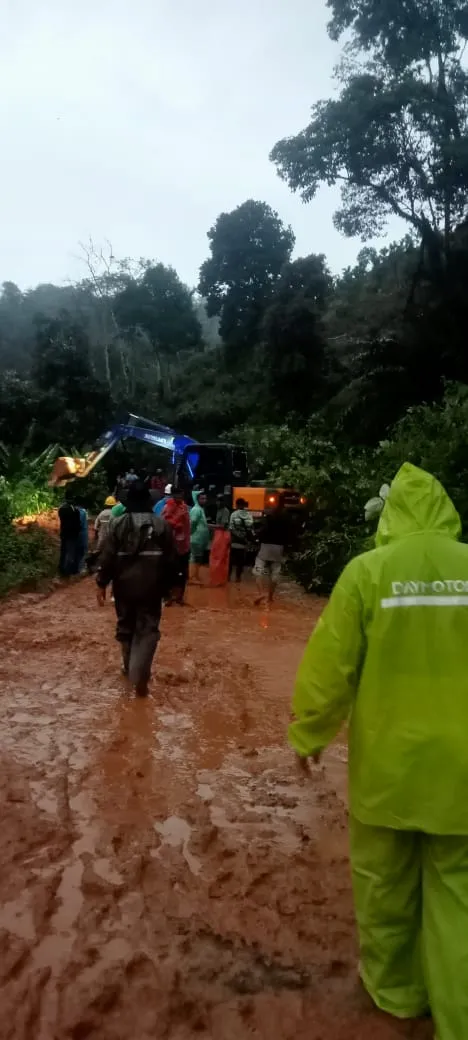 Longsor, Batangnatal-Linggabayu  Sudah Bisa Dilewati
