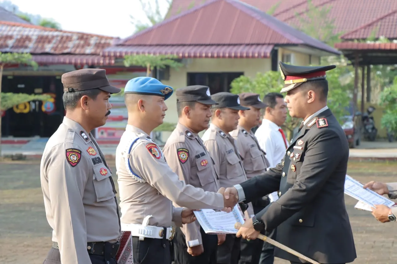 Tujuh Personel Polsek Pinangsori Dapat Penghargaan