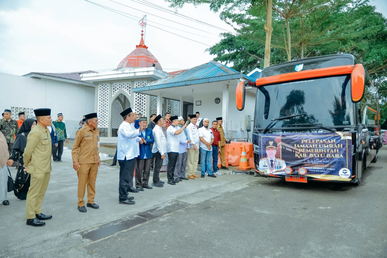 Bupati Batubara Berangkatkan 27 Warga Berprestasi Umroh Ke Tanah Suci Mekkah