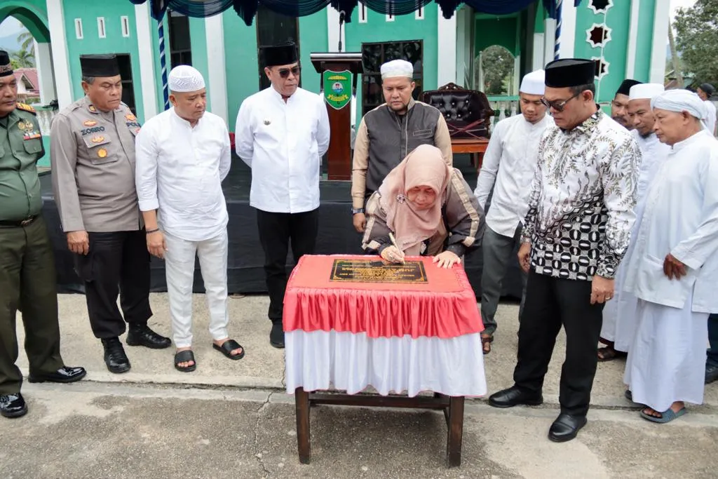 Bupati Madina Resmikan Masjid Ali Haromain, Ketua DPRD Sebut Masjid Tumbuhkan Keimanan