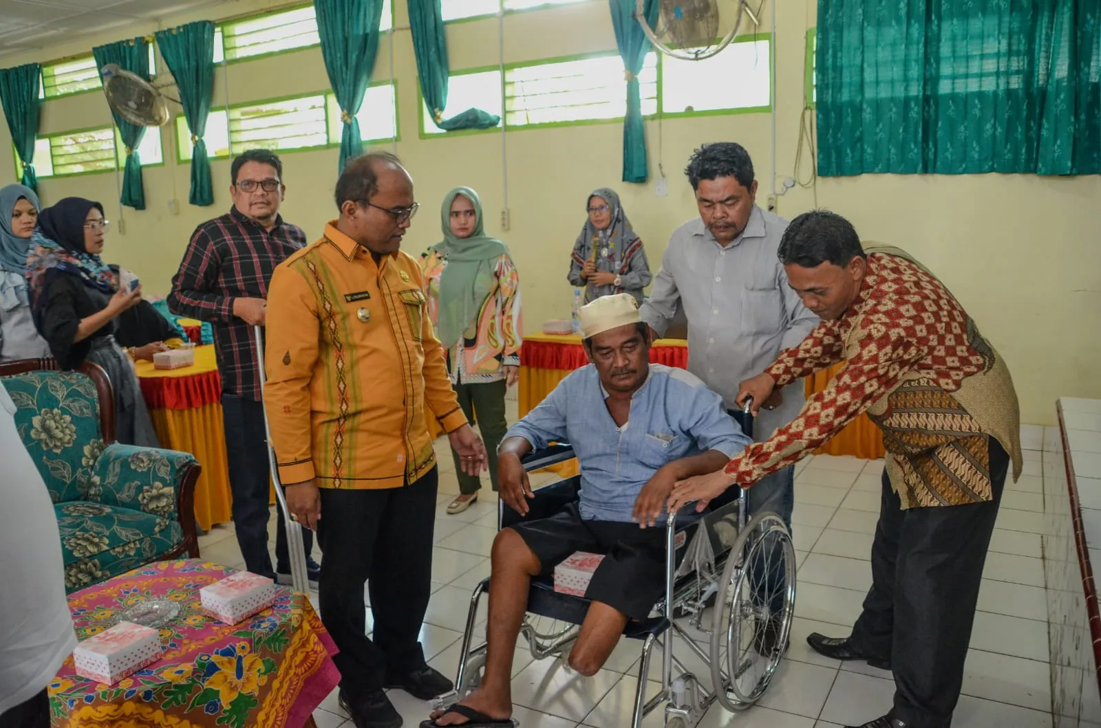 Pemko Padangsidimpuan Serahkan Bantuan Pada Penyandang Disabilitas