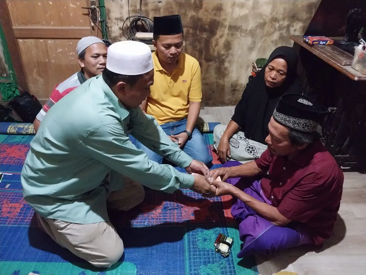 Baznas Gercep Serahkan Bantuan Sampai Malam-malam, Termasuk Penderita Hiperplasia Endometrium