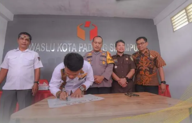 Pj Walikota Teken Nota Kesepakatan Penertipan APK di Padangsidimpuan