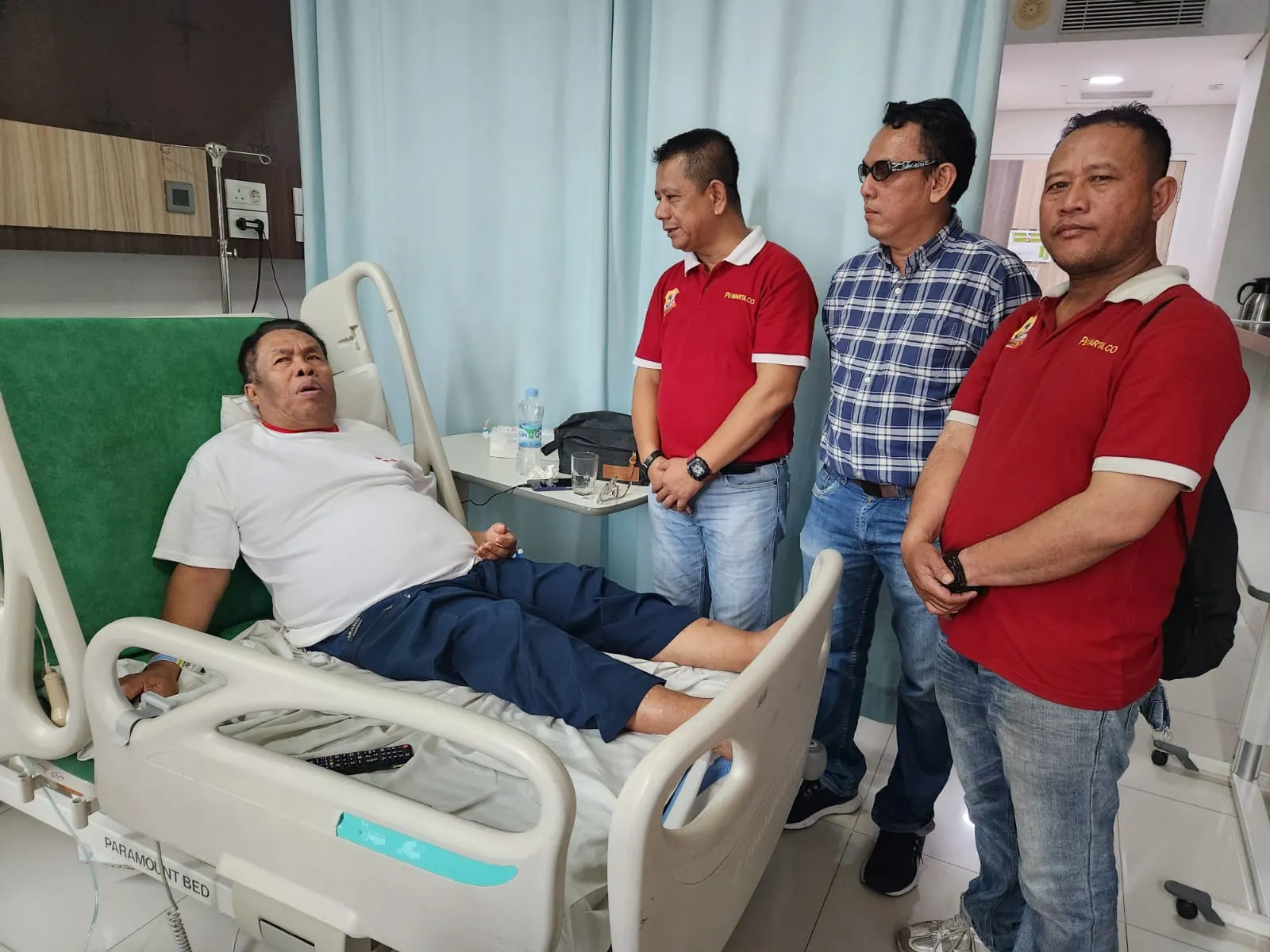 Ketua Pewarta Jenguk Yoko Susilo di RS Murni Teguh