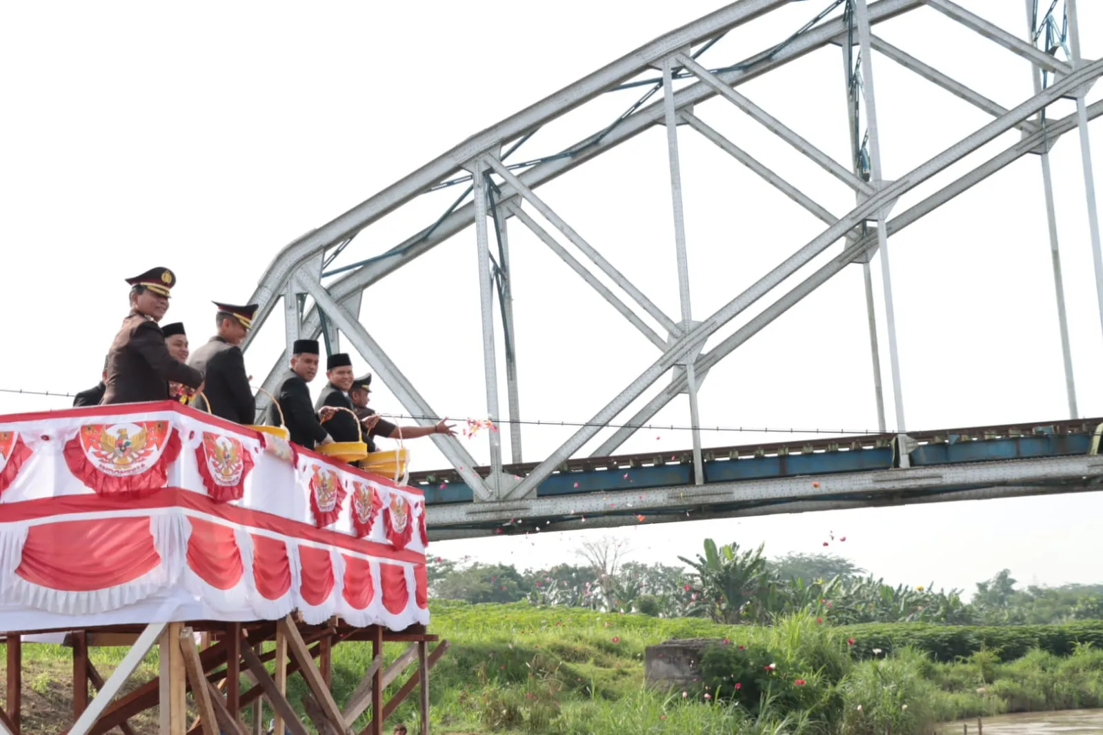Hari Pahlawan ke-78 Tabur Bunga Di Jembatan Sungai Ular Serdang Bedagai