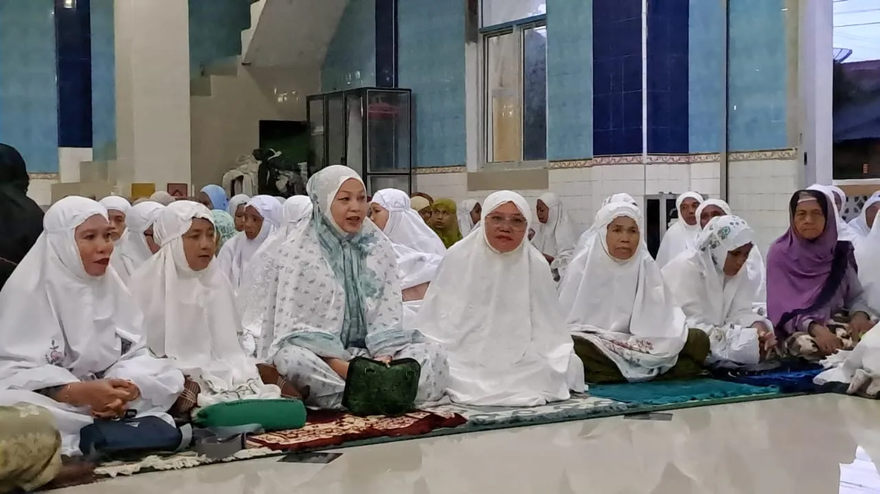 Eli Mahrani Lubis: Tingkatkan Disiplin Laksanakan Salat
